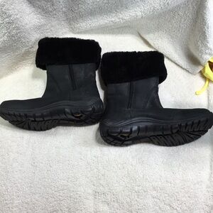 UGG Black Fold-Over Faux-Fur leather boots, size 6, NWOT, side relief zipper